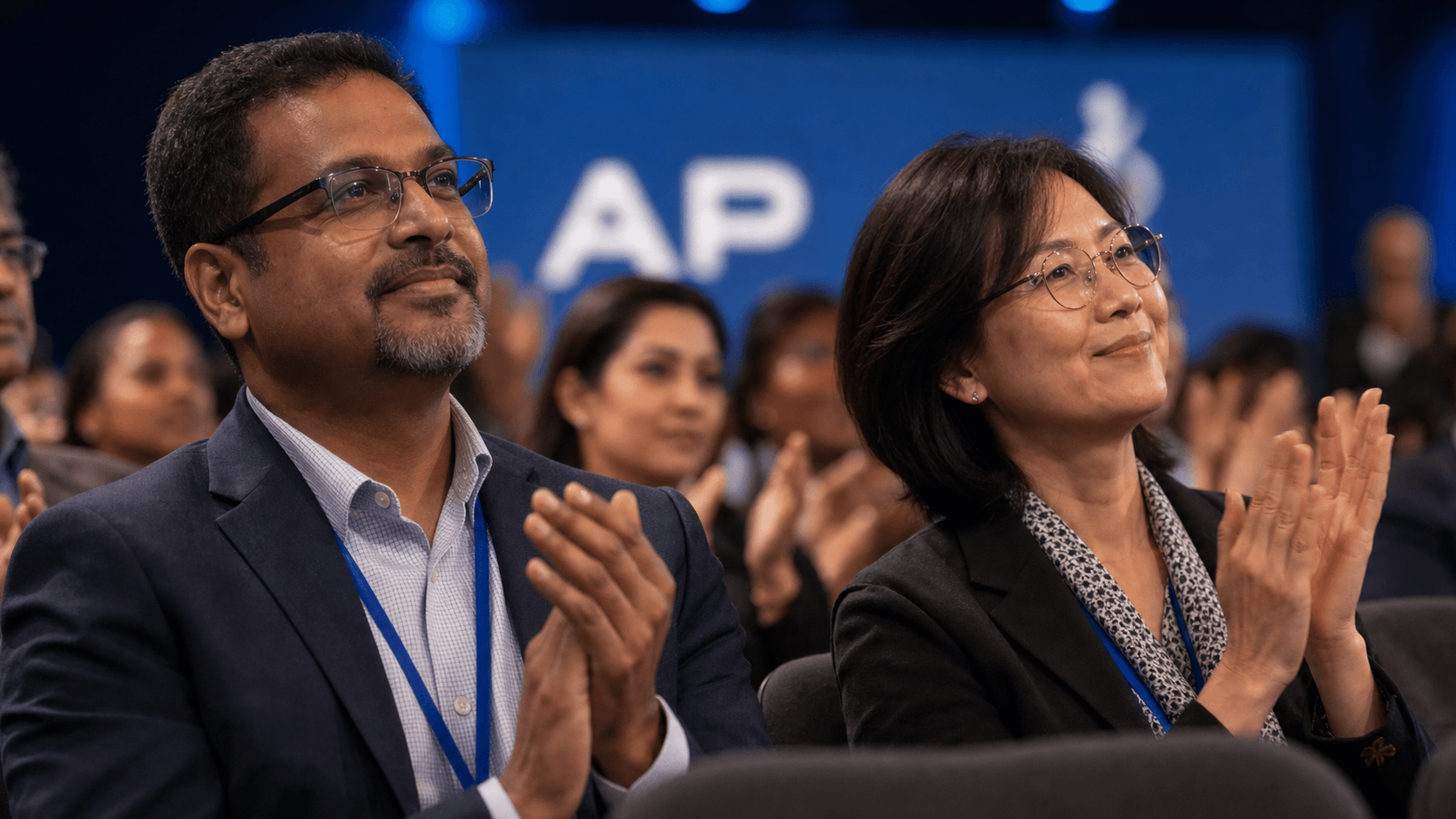 APMA plenary participants acknowledging an international medical session